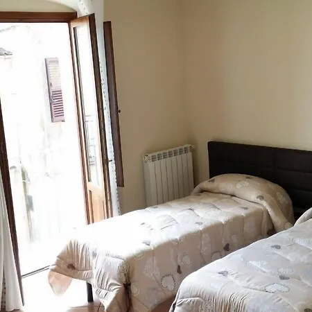 Palazzo L'occaso 住宿加早餐酒店 卡斯特罗维拉里