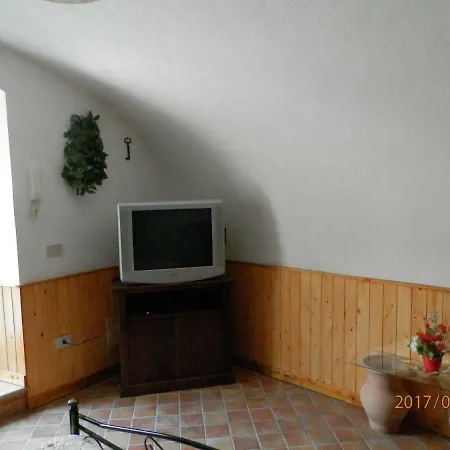 Palazzo L'occaso 卡斯特罗维拉里