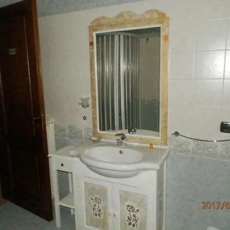 Palazzo L'occaso 卡斯特罗维拉里