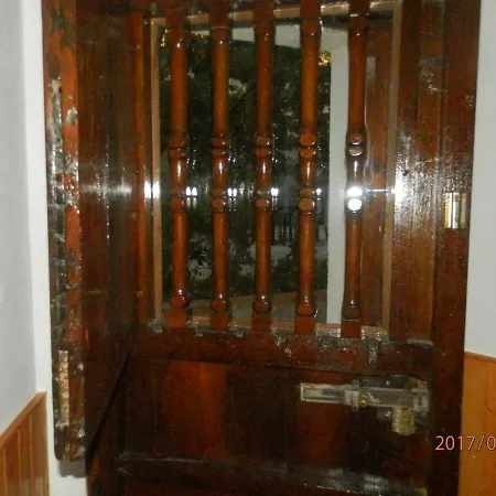 Palazzo L'occaso 卡斯特罗维拉里
