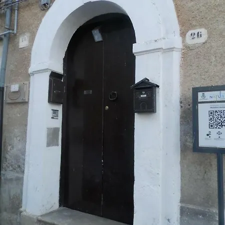 Palazzo L'occaso 卡斯特罗维拉里